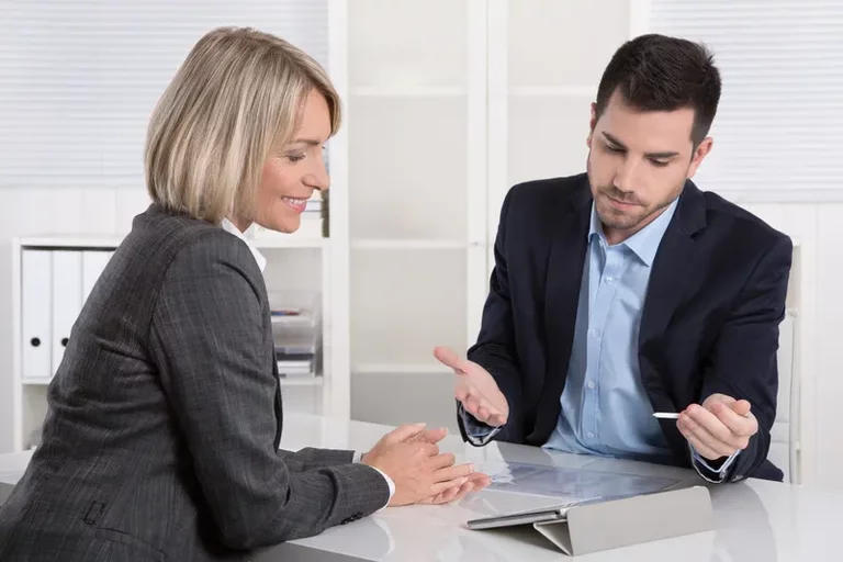 Professionelle Personalberatung für Pflegeunternehmen zur Gewinnung internationaler Fachkräfte.